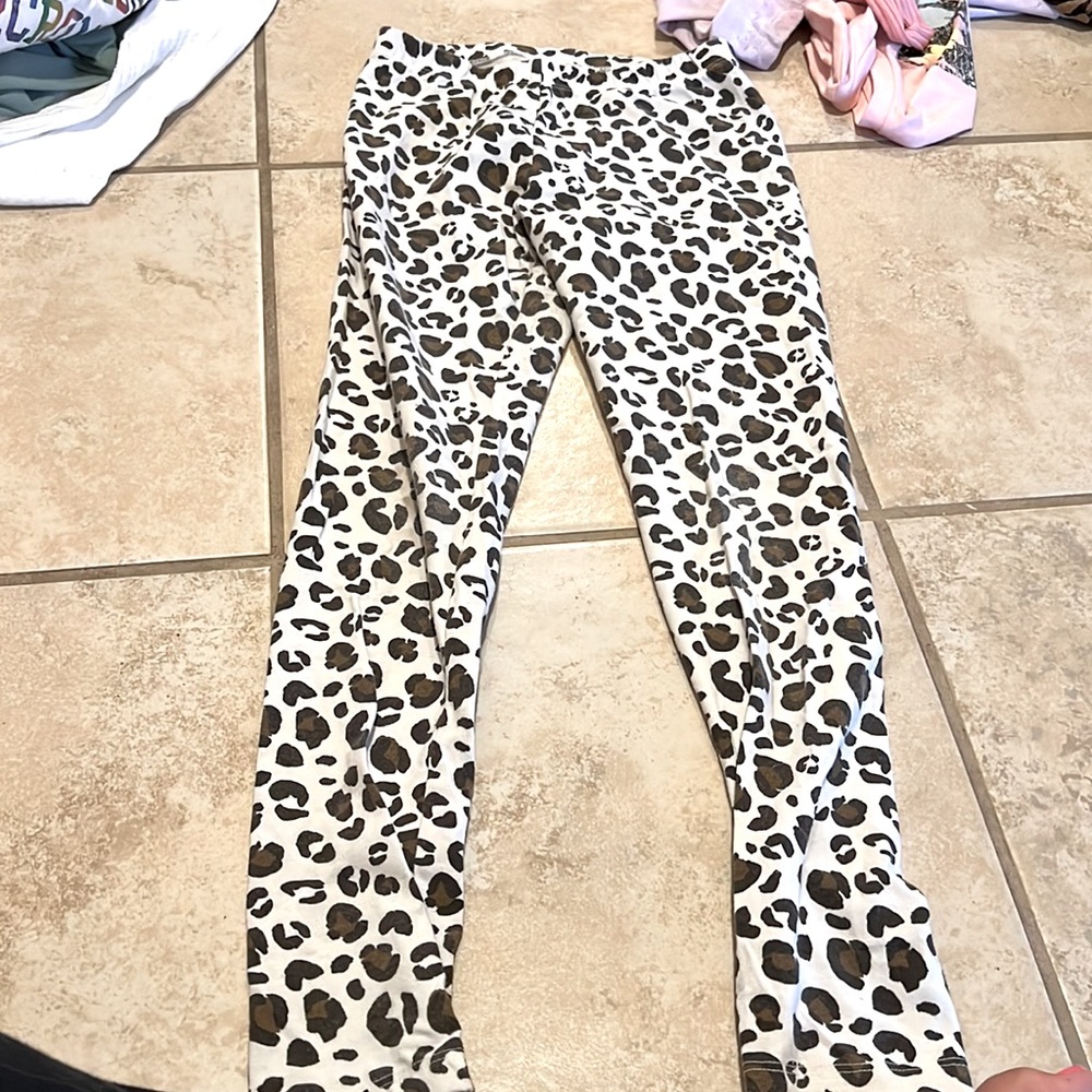 Girls cheetah print leggings